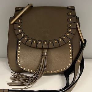 Chloe Saddle Crossbody handbag with adjustable should strap. Olive and Gold